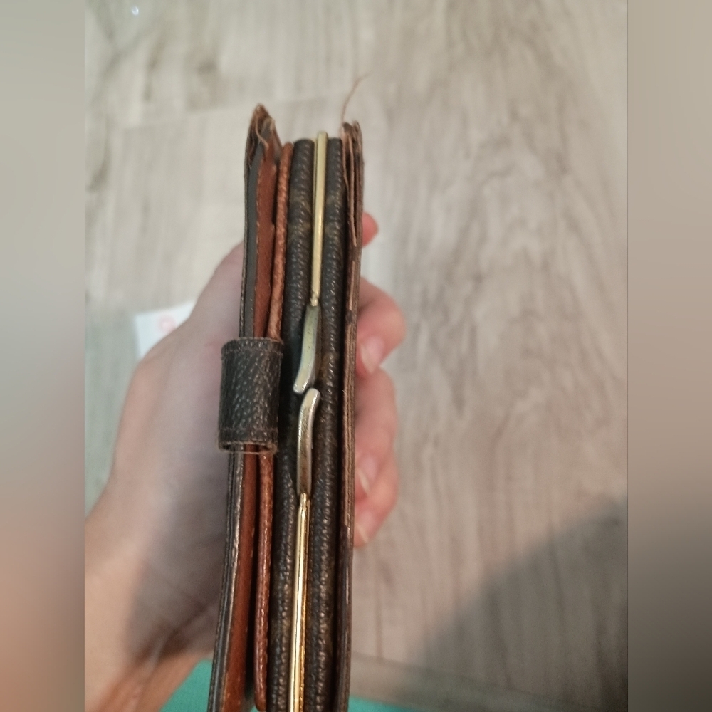 Authentic LOUIS VUITTON Vienois Wallet Kiss Lock Brown - Picture 9 of 16